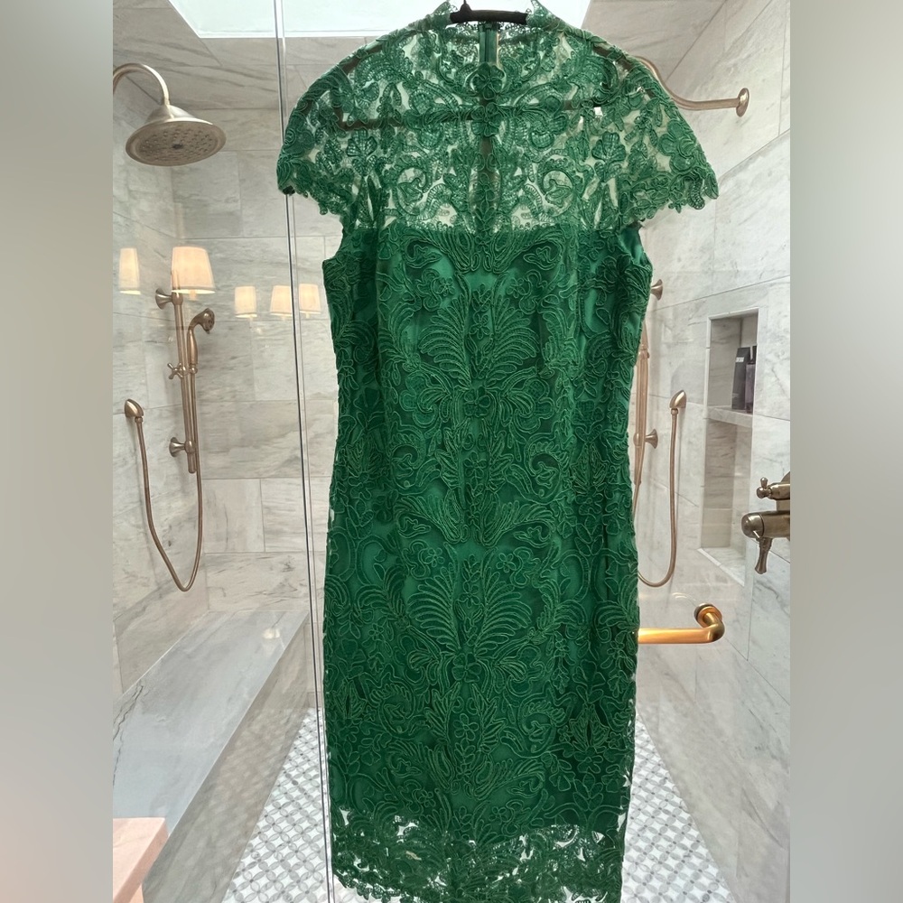 Elegant Green Lace Sheath Dress